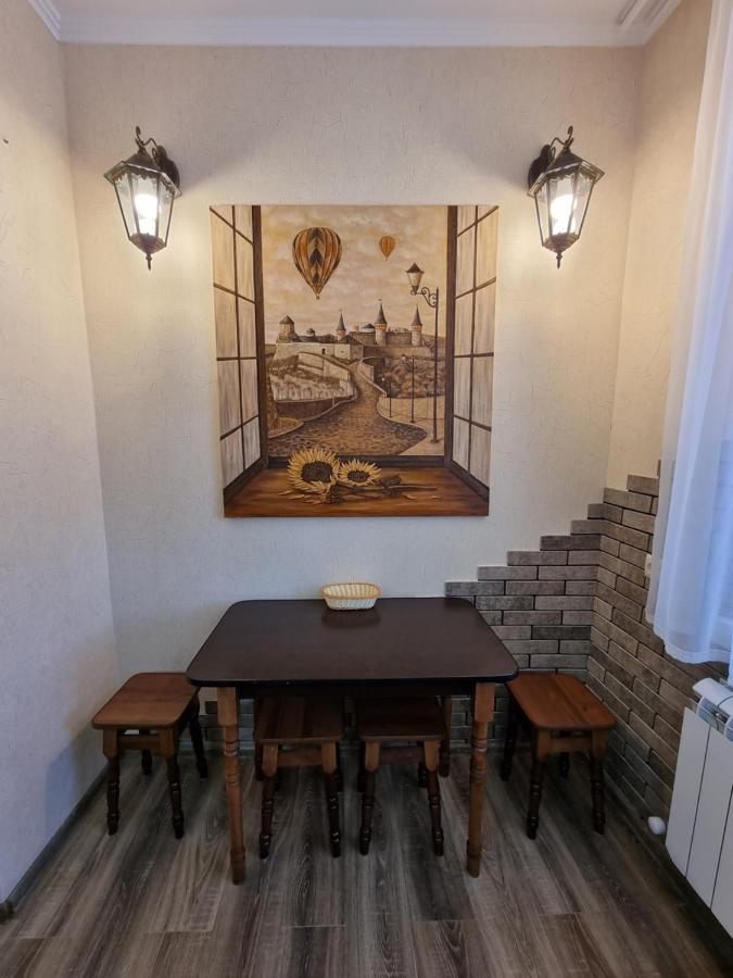 Petropavlivska тиха вуличка в центрі старого міста Apartment